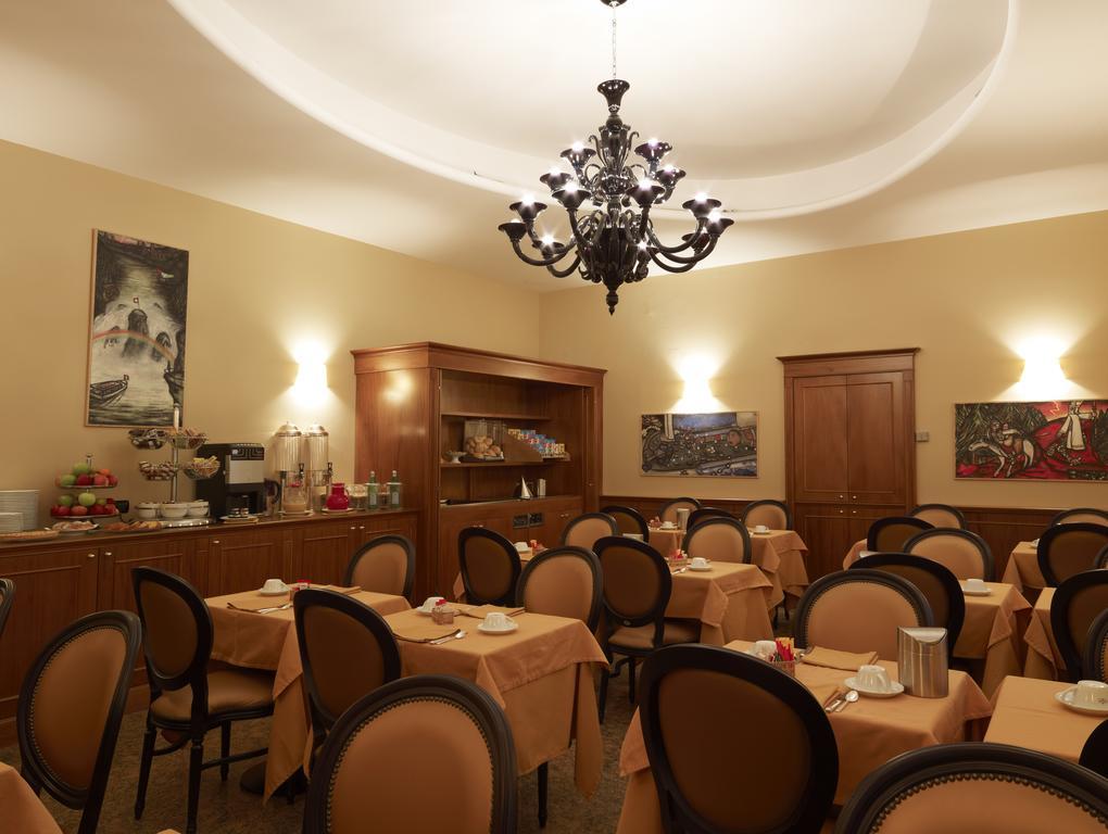 Hotel Moderno Pavía