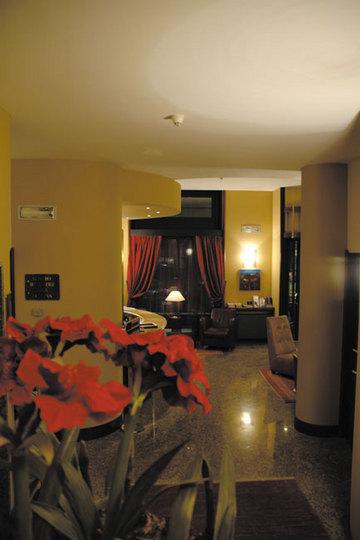 Moderno Hotel 4*